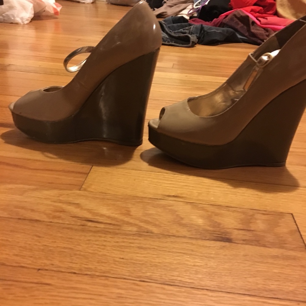 Two tone nude platform wedges, size 7